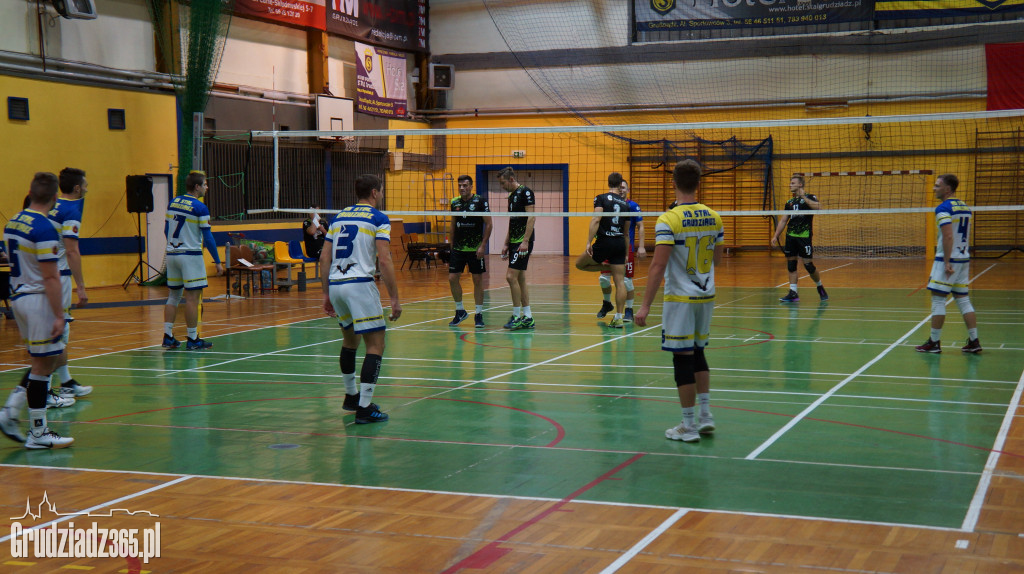 KS Stal wygrywa na Mniszek Arenie