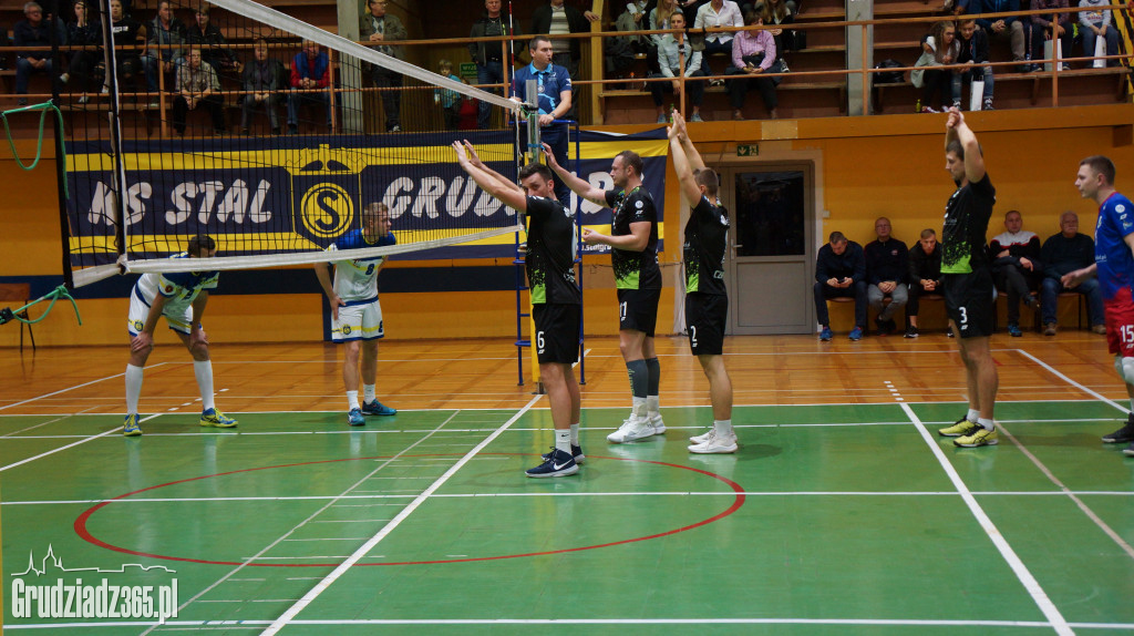 KS Stal wygrywa na Mniszek Arenie