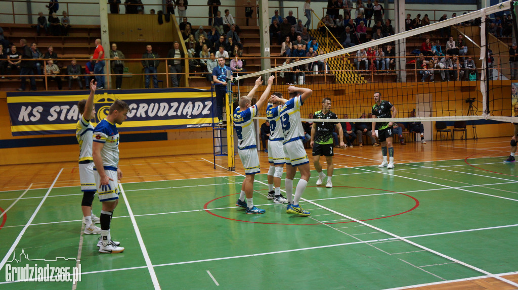 KS Stal wygrywa na Mniszek Arenie