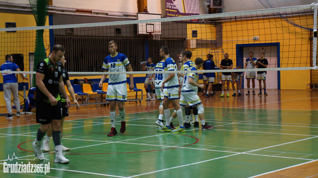 KS Stal wygrywa na Mniszek Arenie