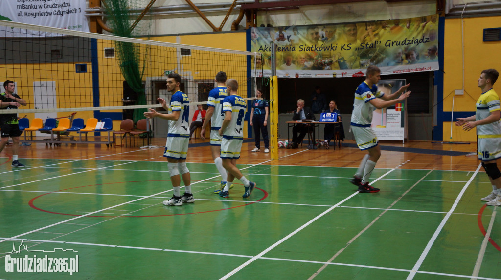KS Stal wygrywa na Mniszek Arenie