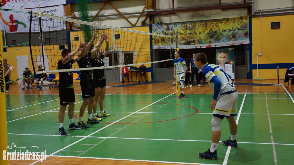 KS Stal wygrywa na Mniszek Arenie