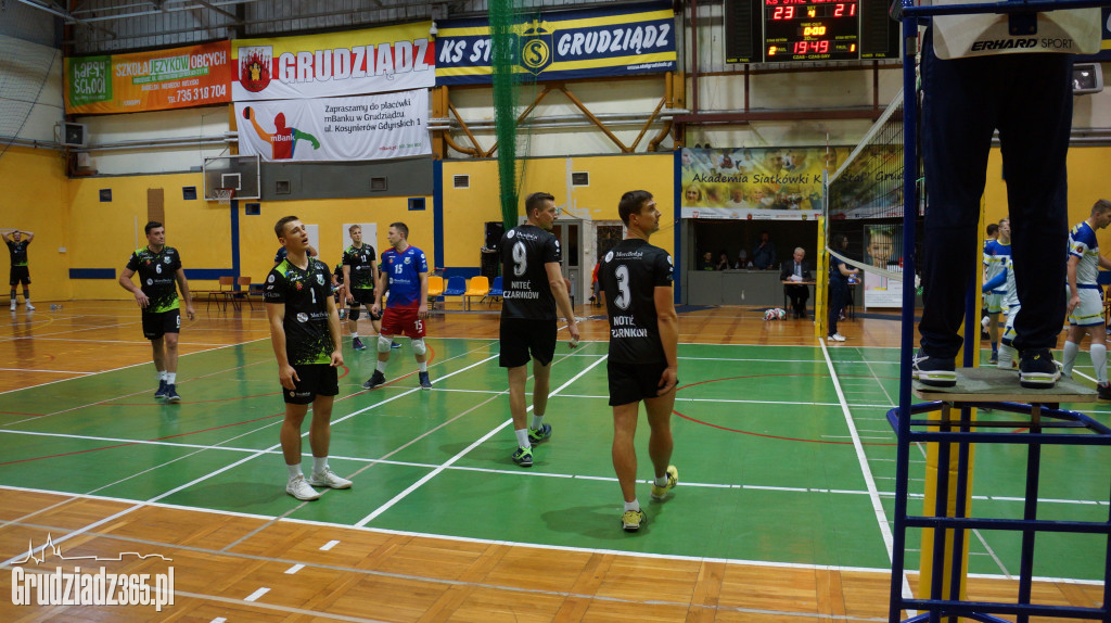 KS Stal wygrywa na Mniszek Arenie