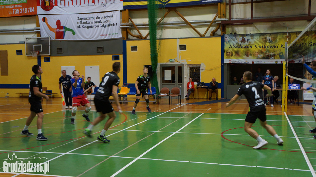 KS Stal wygrywa na Mniszek Arenie