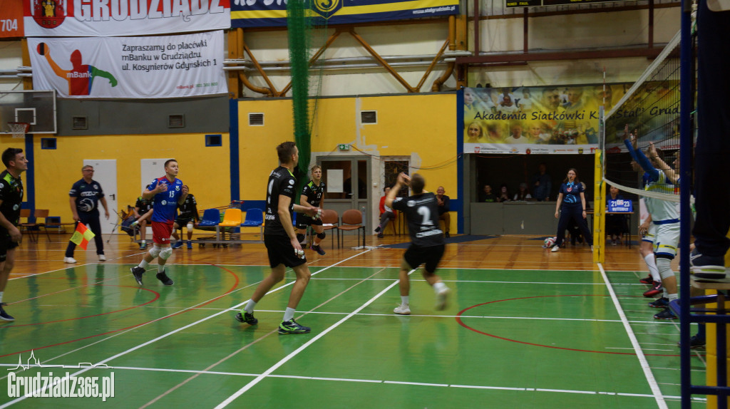 KS Stal wygrywa na Mniszek Arenie
