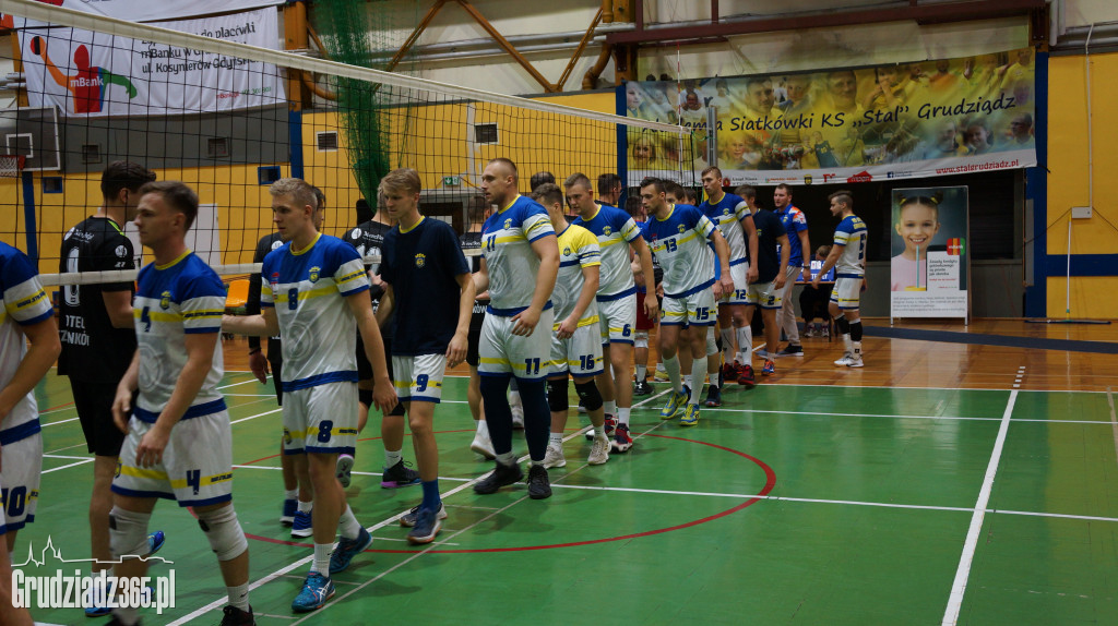 KS Stal wygrywa na Mniszek Arenie