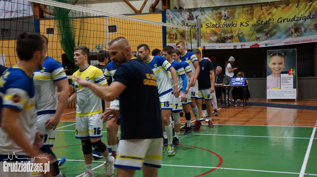 KS Stal wygrywa na Mniszek Arenie
