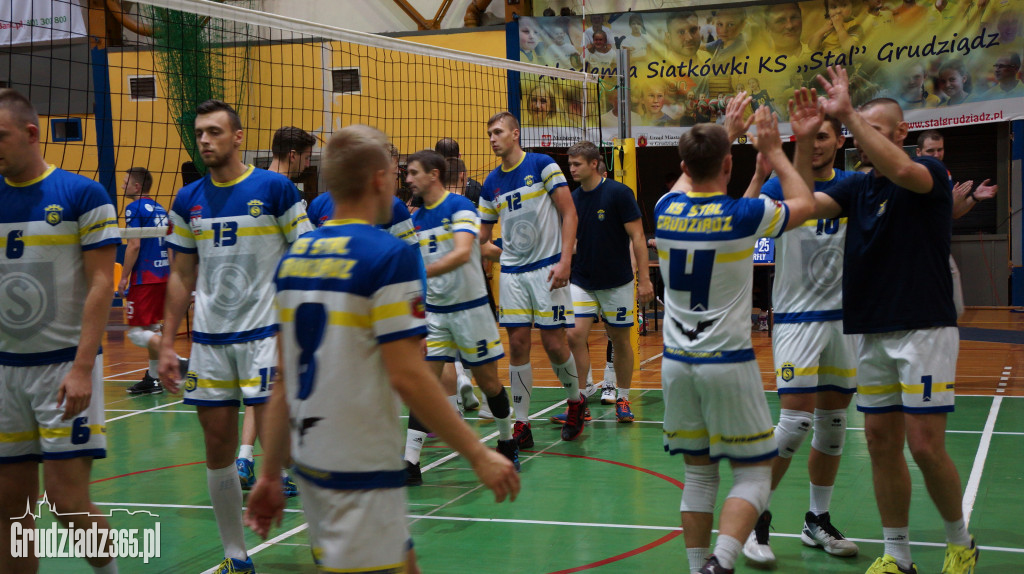 KS Stal wygrywa na Mniszek Arenie
