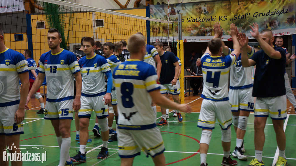 KS Stal wygrywa na Mniszek Arenie