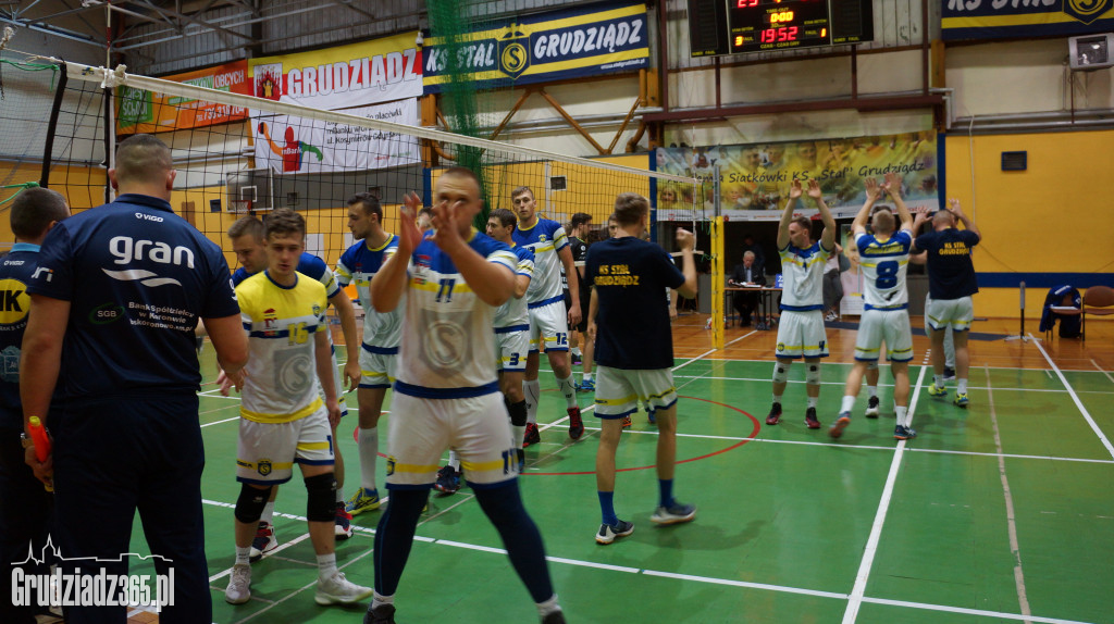 KS Stal wygrywa na Mniszek Arenie