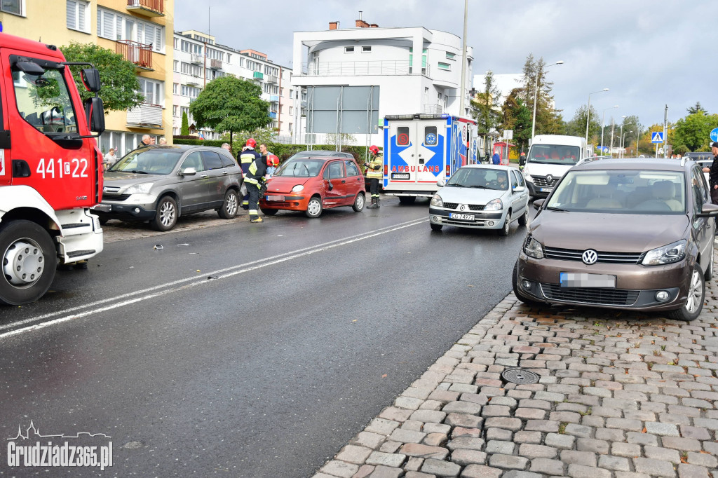 Zdarzenie drogowe na ul Poniatowskiego