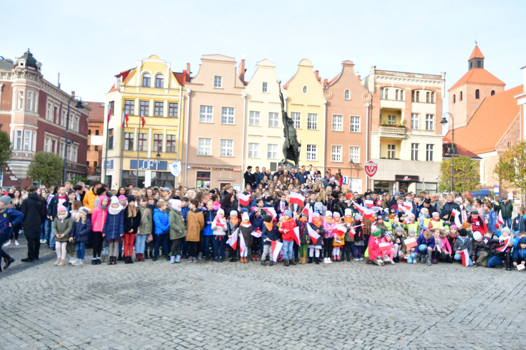 Ogólnopolskie śpiewanie hymnu państwowego