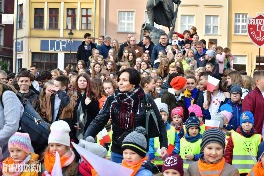 Ogólnopolskie śpiewanie hymnu państwowego