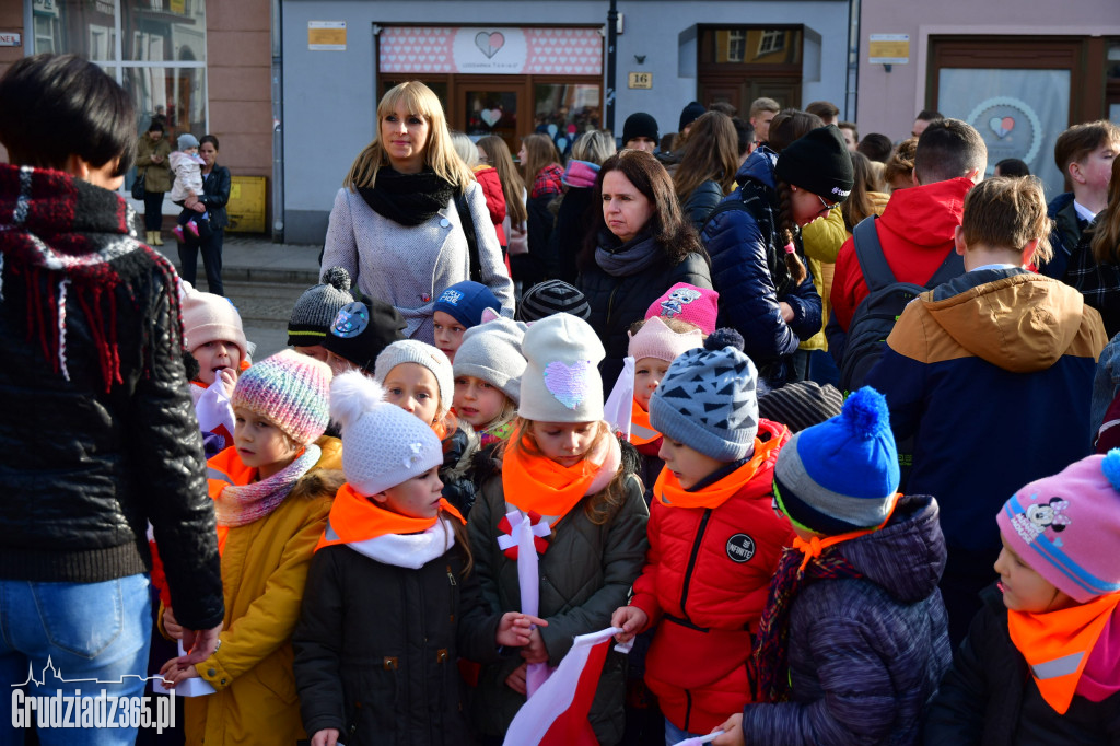 Ogólnopolskie śpiewanie hymnu państwowego