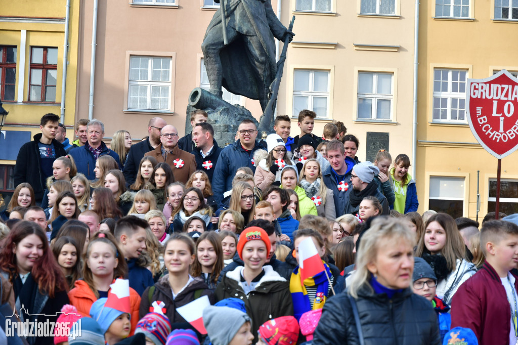 Ogólnopolskie śpiewanie hymnu państwowego