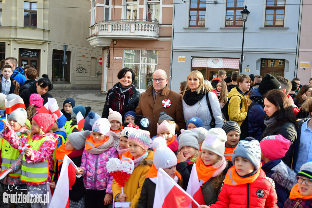 Ogólnopolskie śpiewanie hymnu państwowego