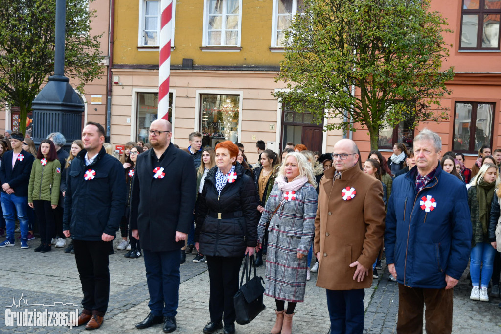 Ogólnopolskie śpiewanie hymnu państwowego