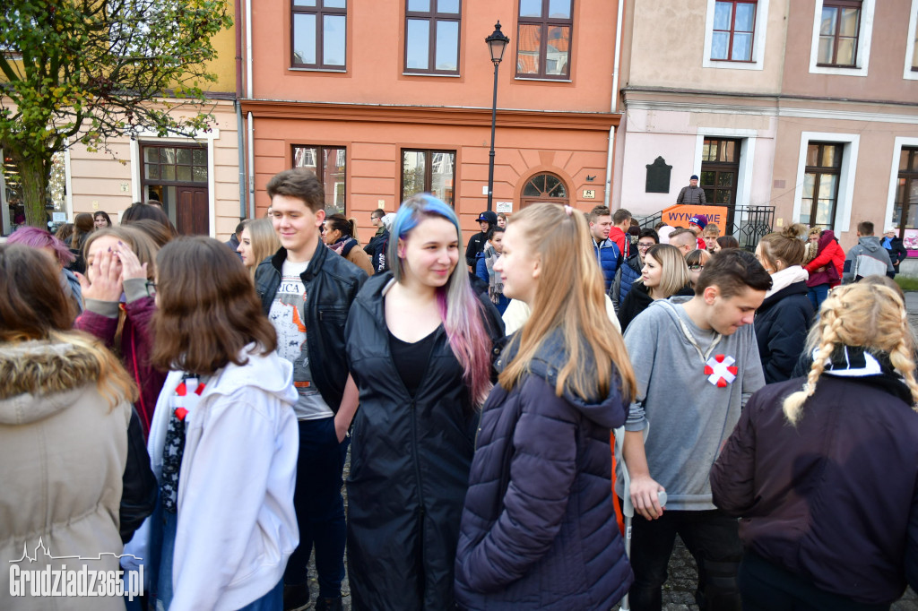 Ogólnopolskie śpiewanie hymnu państwowego