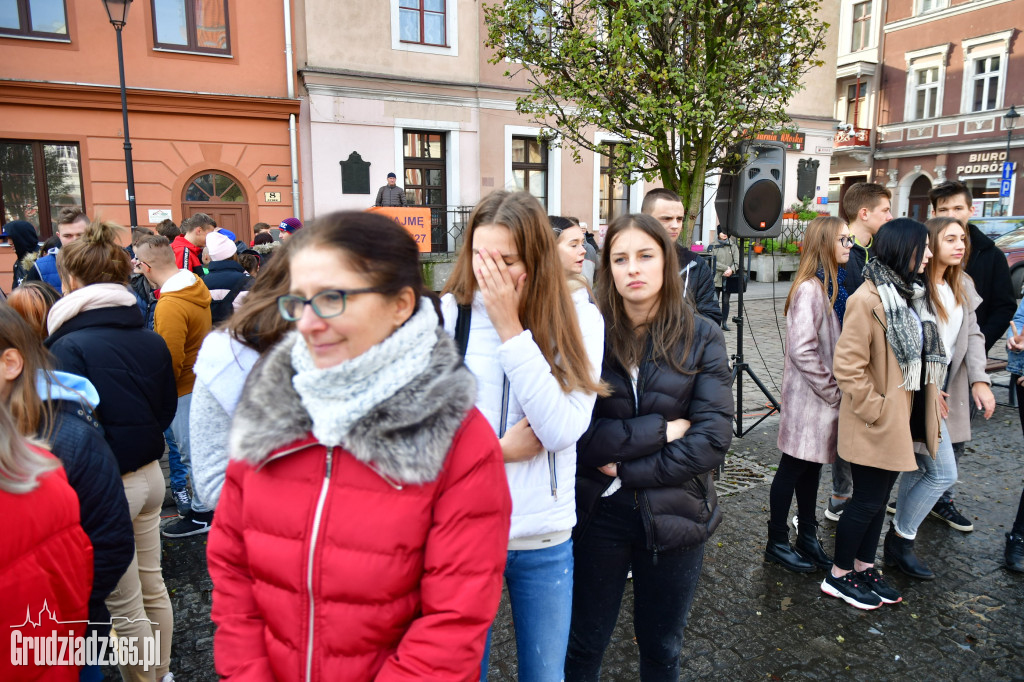 Ogólnopolskie śpiewanie hymnu państwowego