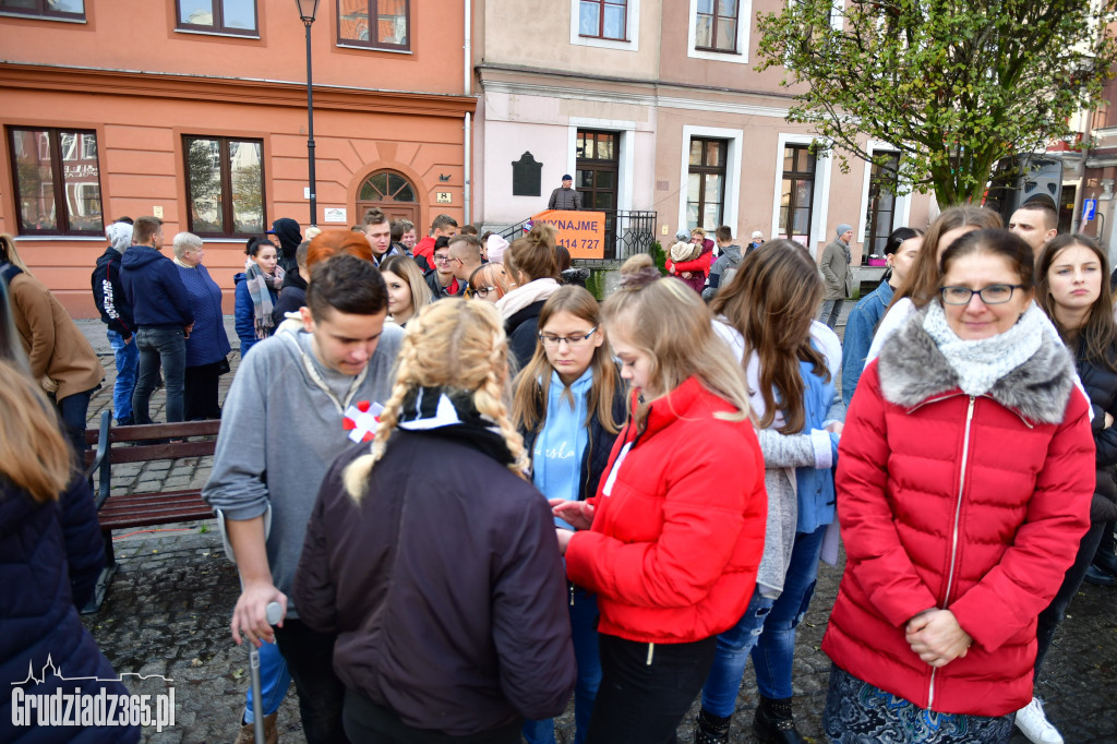 Ogólnopolskie śpiewanie hymnu państwowego