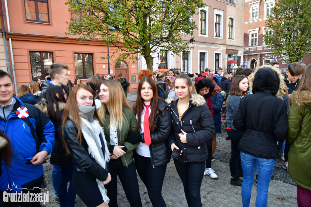 Ogólnopolskie śpiewanie hymnu państwowego