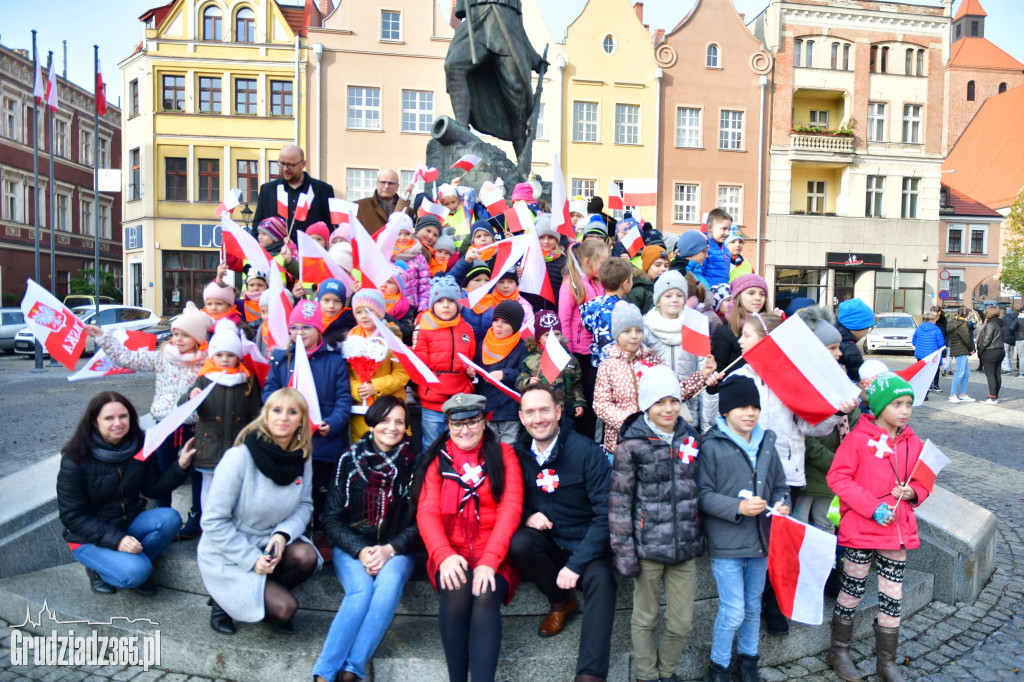 Ogólnopolskie śpiewanie hymnu państwowego