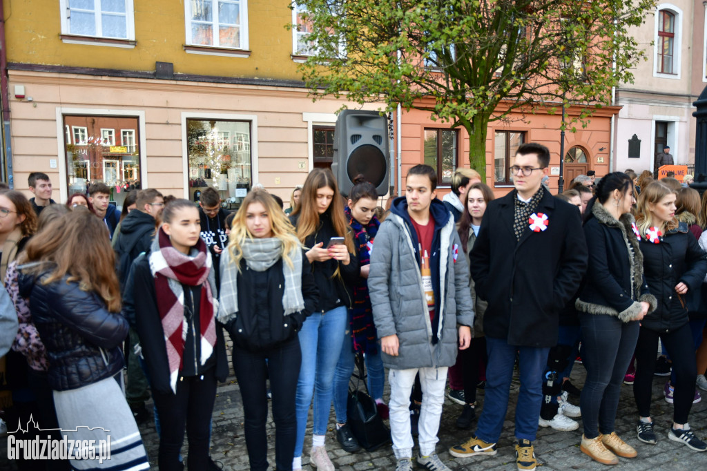 Ogólnopolskie śpiewanie hymnu państwowego