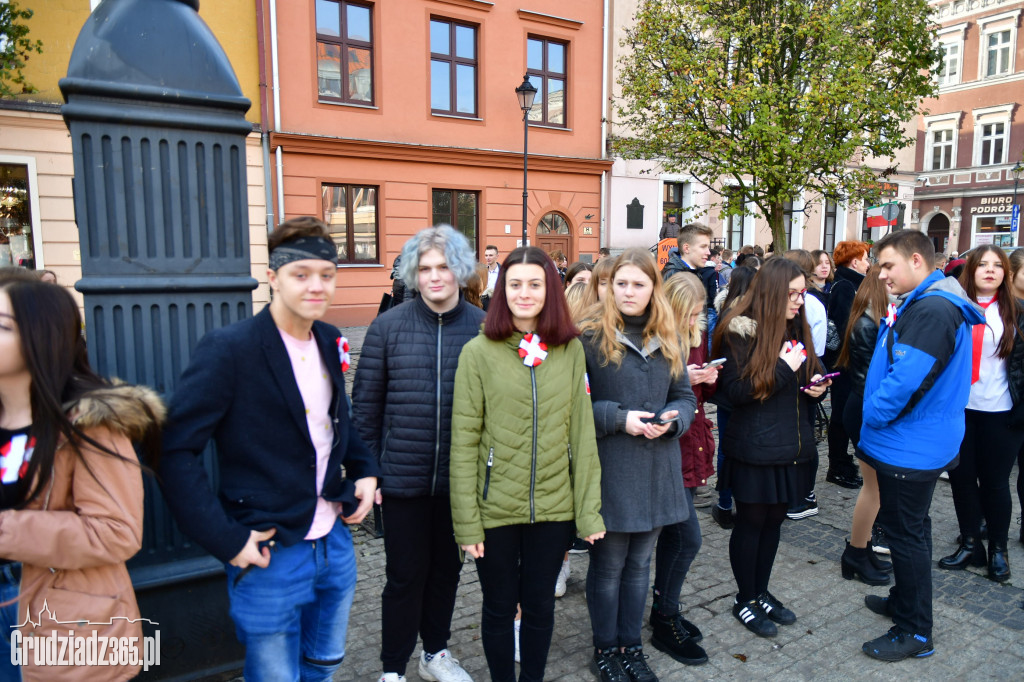 Ogólnopolskie śpiewanie hymnu państwowego