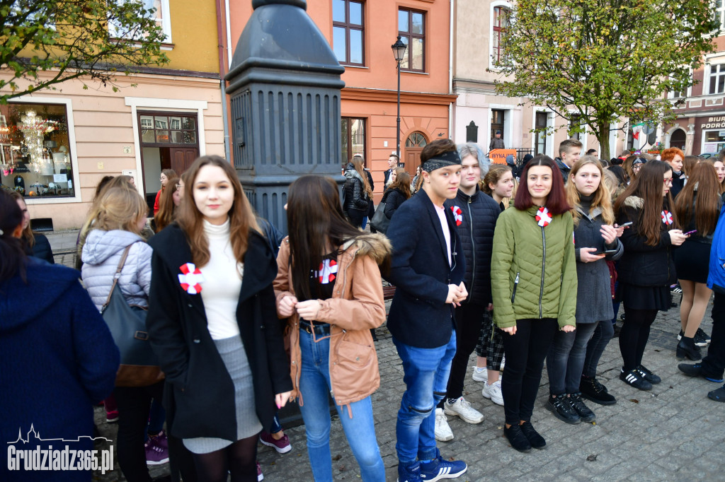 Ogólnopolskie śpiewanie hymnu państwowego