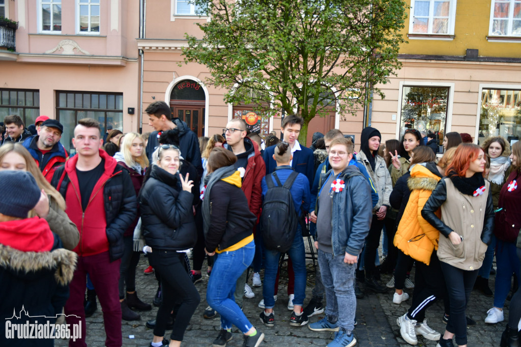 Ogólnopolskie śpiewanie hymnu państwowego