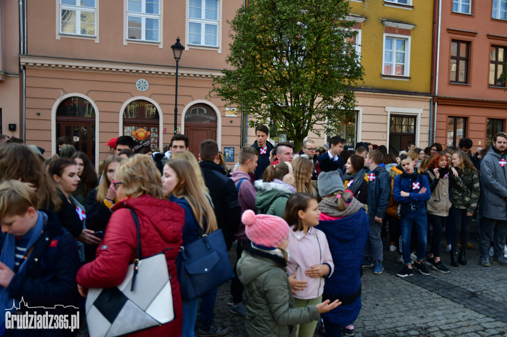 Ogólnopolskie śpiewanie hymnu państwowego