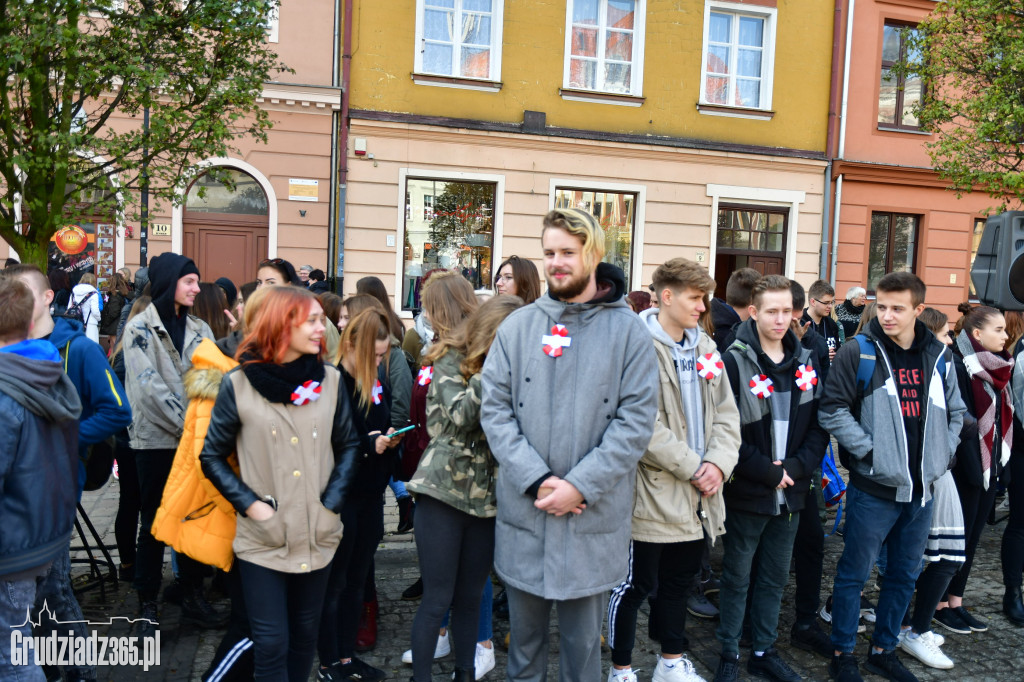 Ogólnopolskie śpiewanie hymnu państwowego