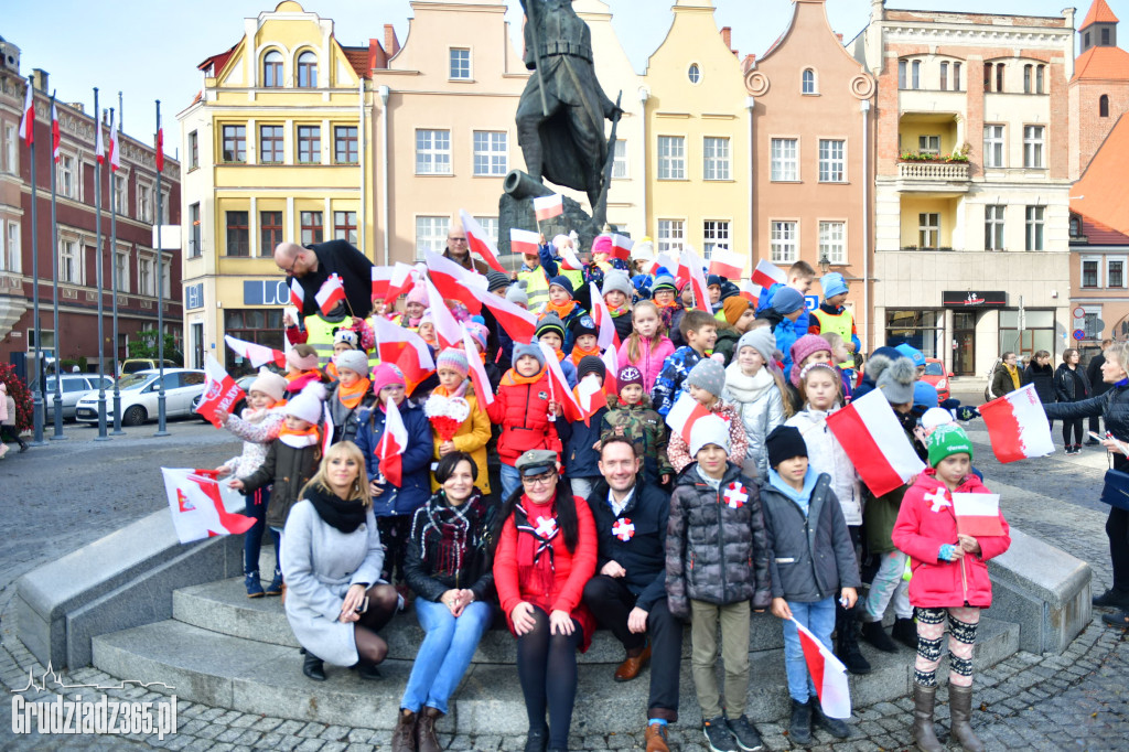 Ogólnopolskie śpiewanie hymnu państwowego