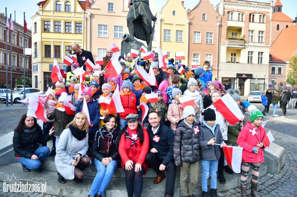 Ogólnopolskie śpiewanie hymnu państwowego