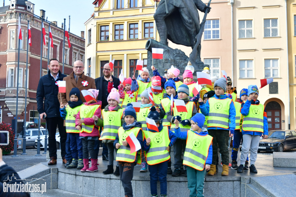 Ogólnopolskie śpiewanie hymnu państwowego