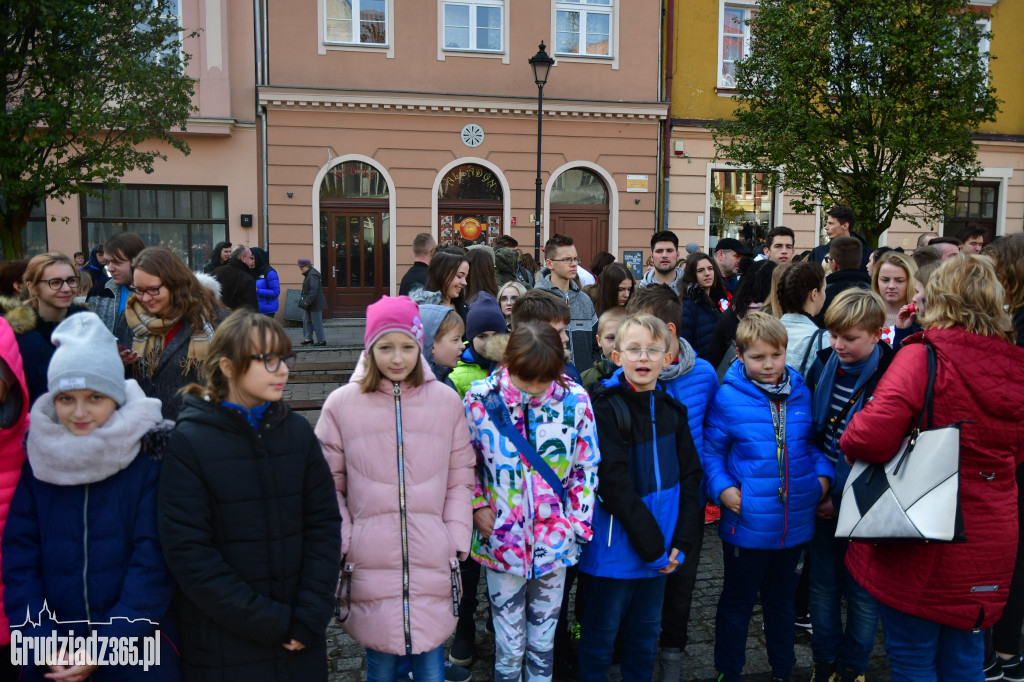 Ogólnopolskie śpiewanie hymnu państwowego