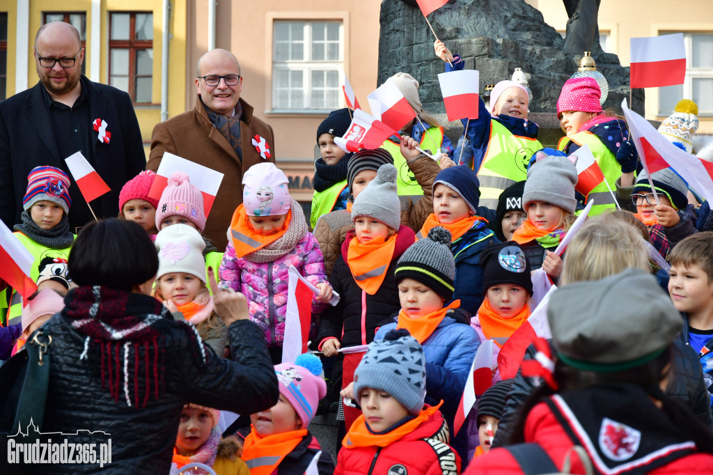 Ogólnopolskie śpiewanie hymnu państwowego