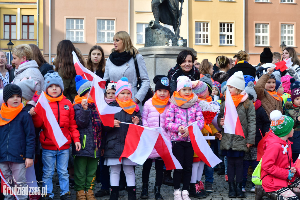 Ogólnopolskie śpiewanie hymnu państwowego