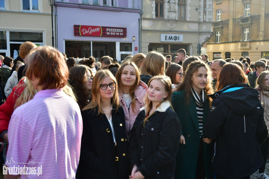 Ogólnopolskie śpiewanie hymnu państwowego