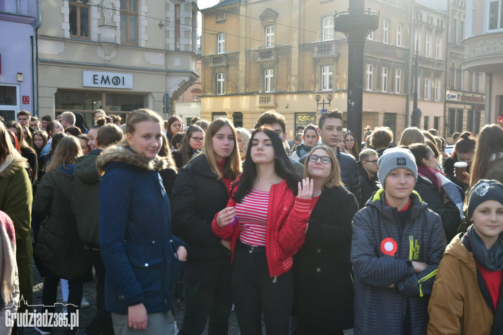 Ogólnopolskie śpiewanie hymnu państwowego