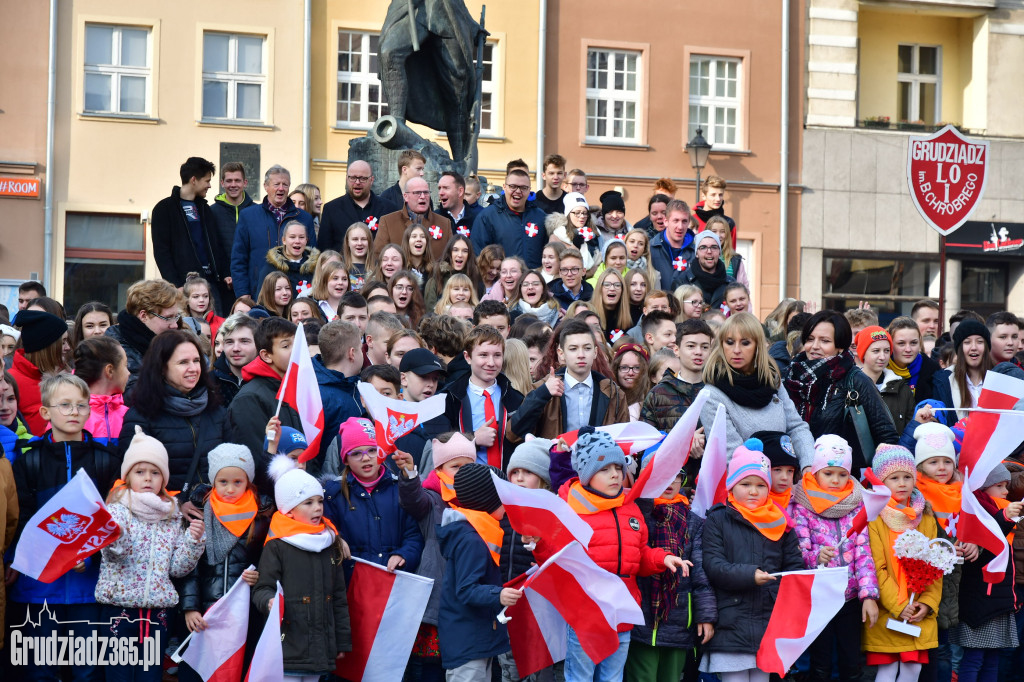 Ogólnopolskie śpiewanie hymnu państwowego