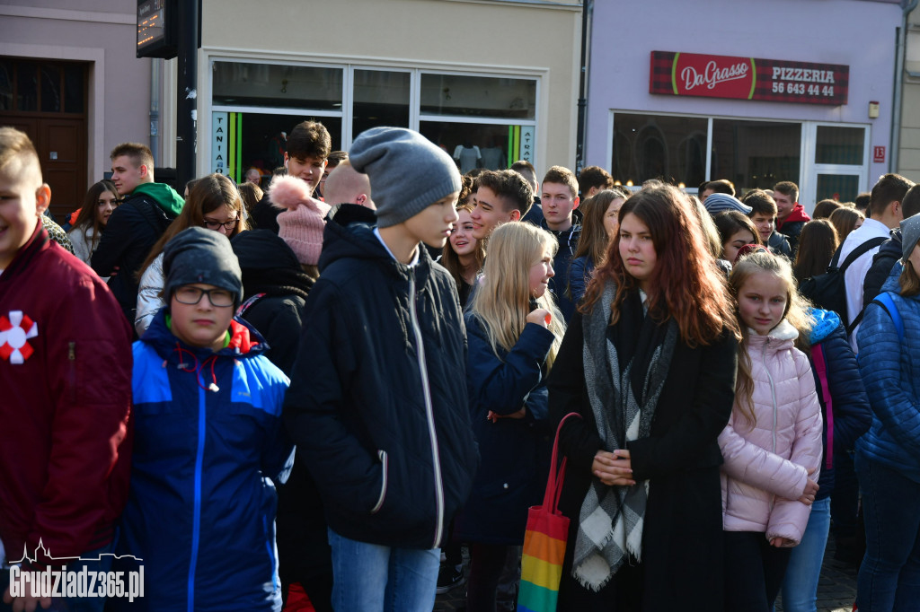 Ogólnopolskie śpiewanie hymnu państwowego