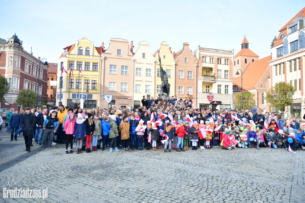 Ogólnopolskie śpiewanie hymnu państwowego