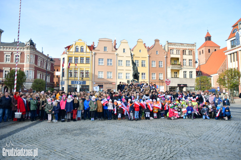 Ogólnopolskie śpiewanie hymnu państwowego