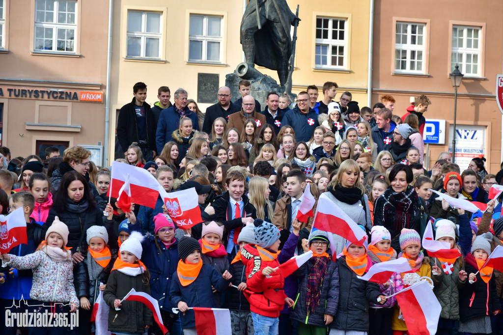 Ogólnopolskie śpiewanie hymnu państwowego