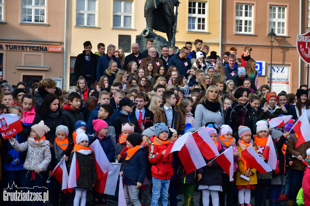 Ogólnopolskie śpiewanie hymnu państwowego