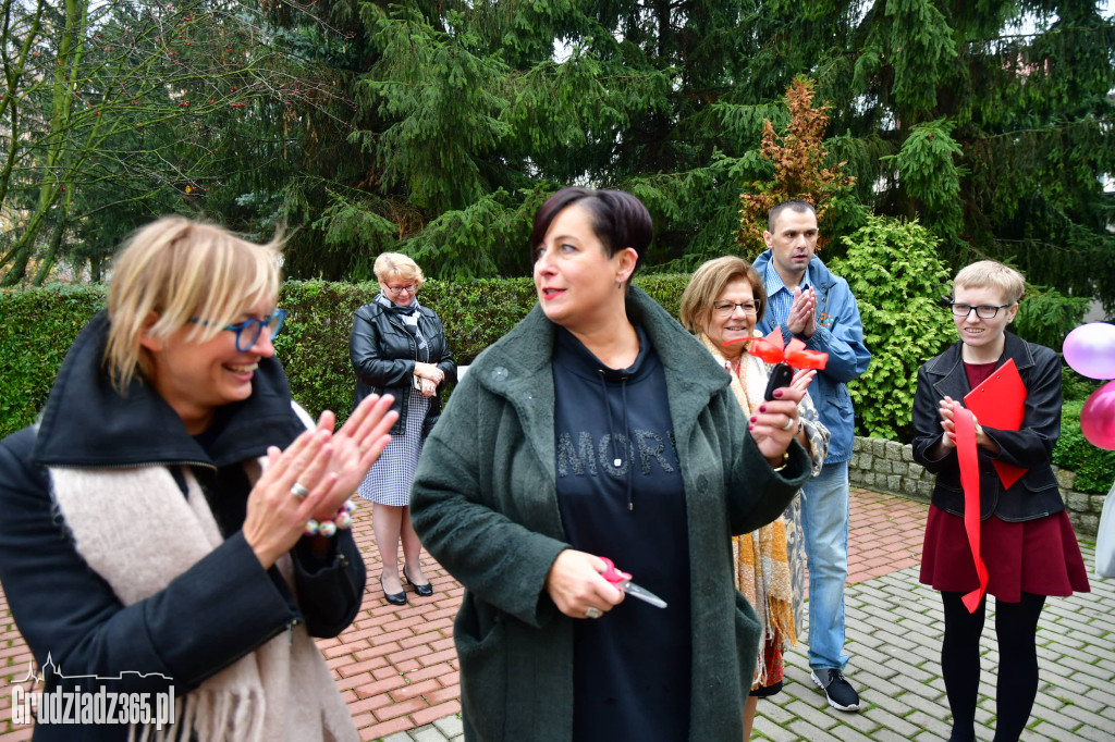 Przekazanie busa dla Domu Pomocy Społecznej