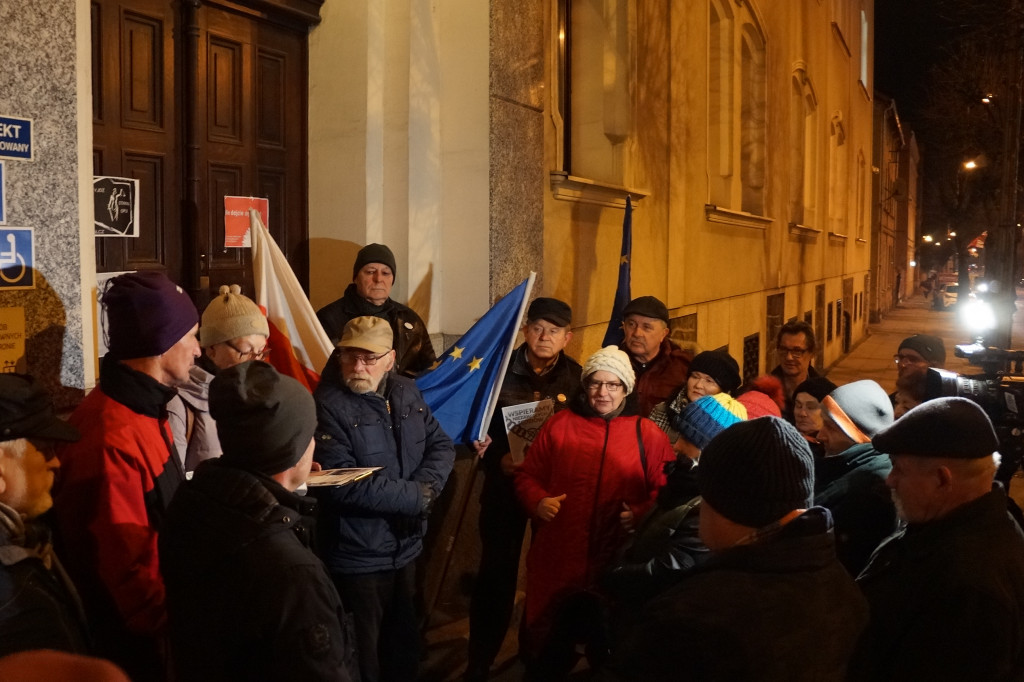 W obronie sądów zgromadzenie pod Sądem Rejonowym w Grudziądzu
