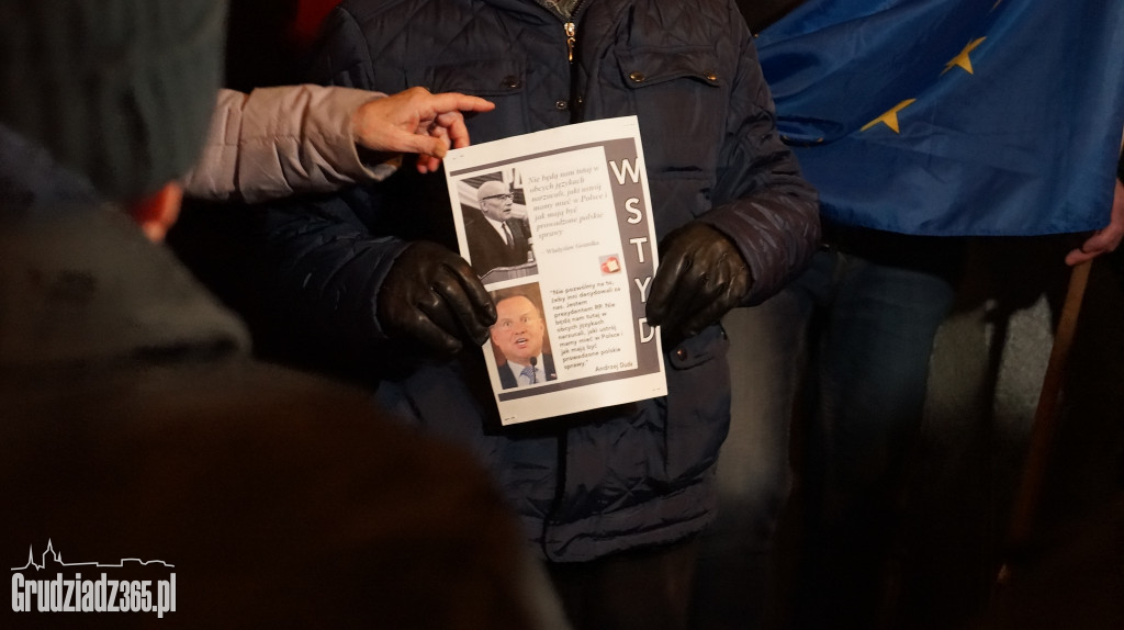 W obronie sądów zgromadzenie pod Sądem Rejonowym w Grudziądzu