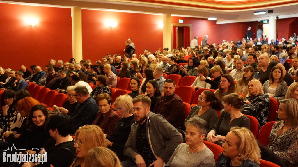 Kortez Przedpremierowo zagrał w Teatrze